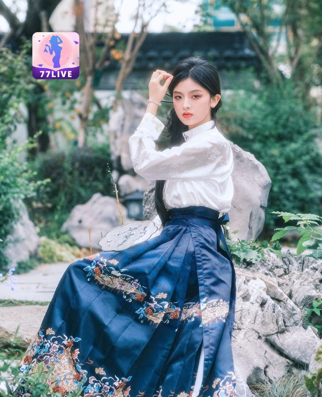 Zhang Zhang Bao Huan 77LIVE