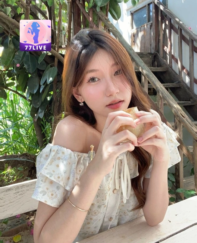 Nadia Perry​77LIVE 