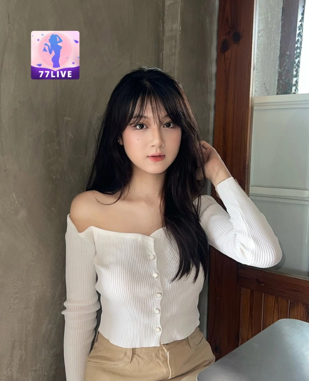 Saoirse Scott 77LIVE