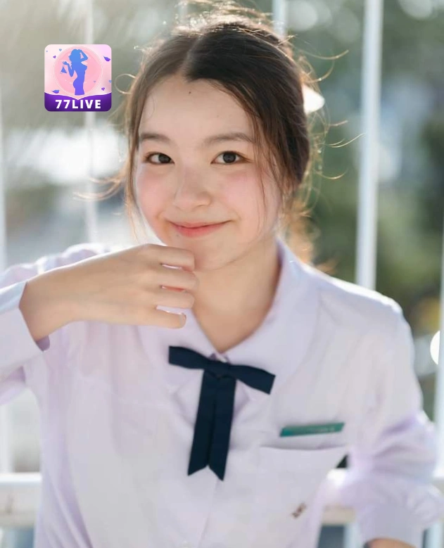 Adeline Moore 77LIVE