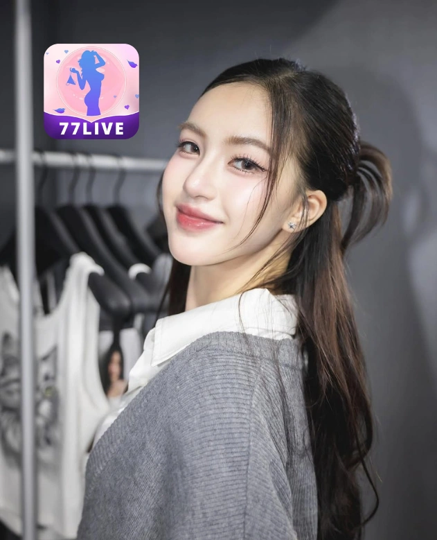 Aimee Watkins 77LIVE