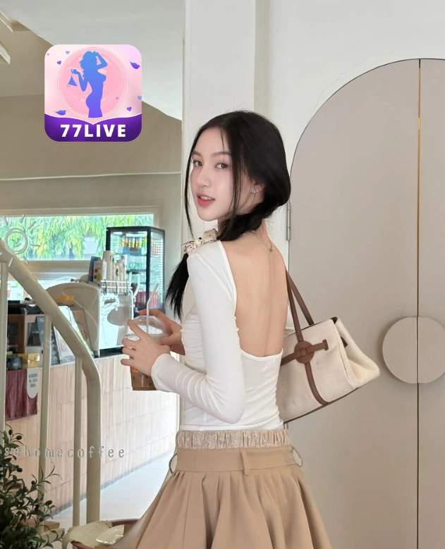 Aimee Watkins 77LIVE