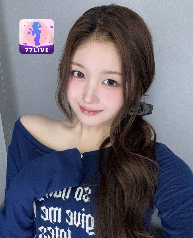 Brittney Hall 77LIVE