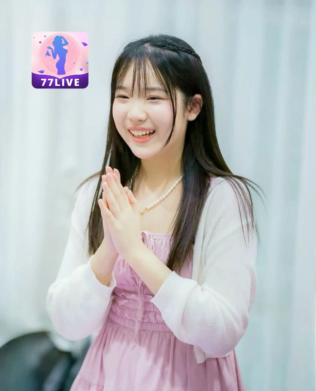 Christina James 77LIVE