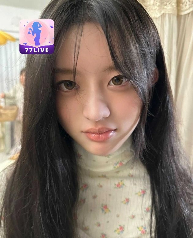 Danielle Bailey 77LIVE