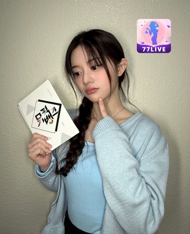 Danielle Bailey 77LIVE