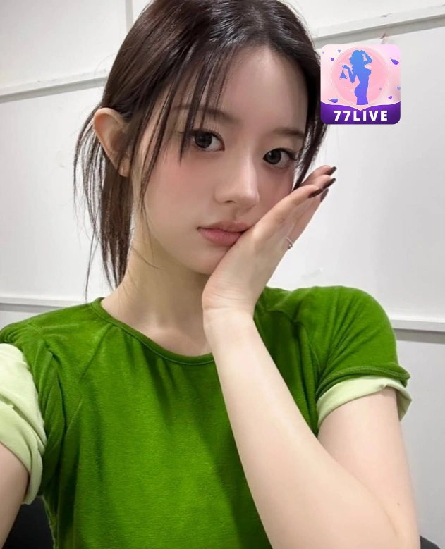 Danielle Bailey 77LIVE