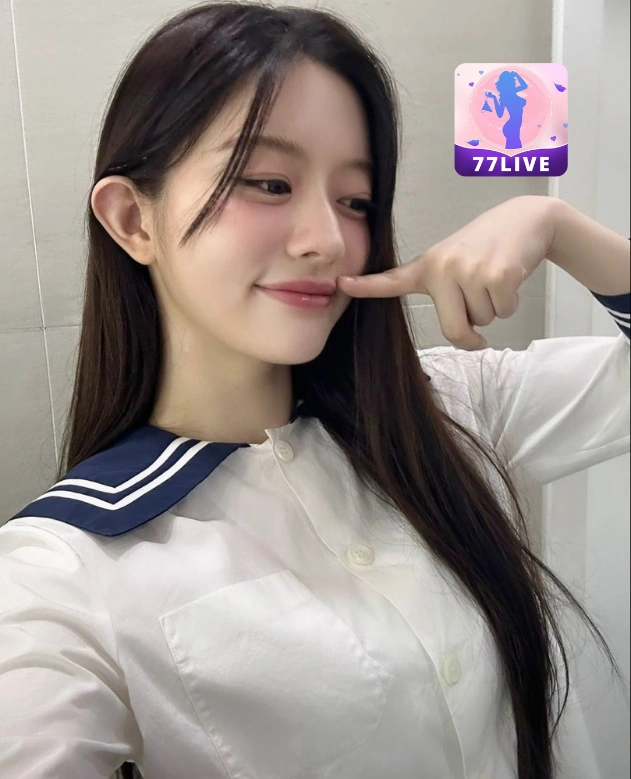 Daphne Foster 77LIVE