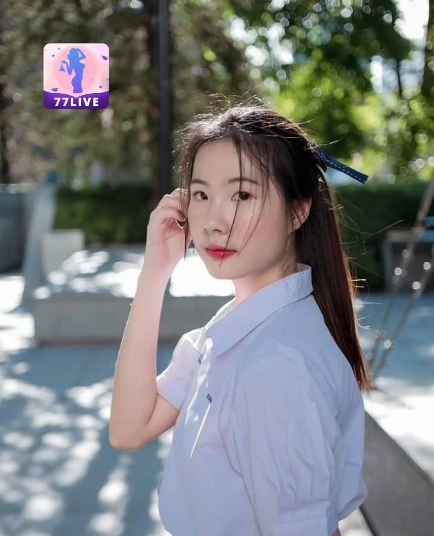 Keira Brennan 77LIVE