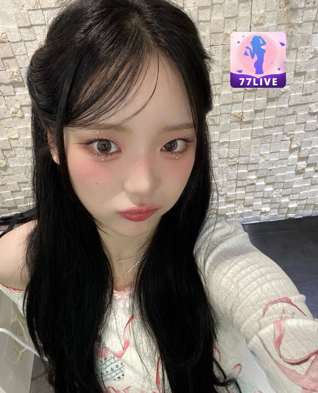 Paloma Watson 77LIVE