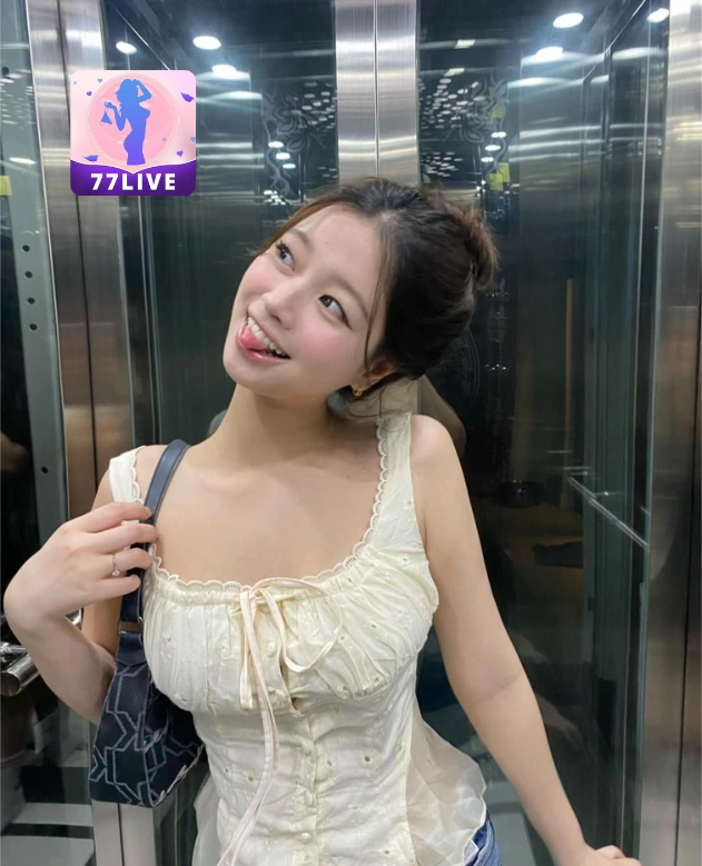 Thalia Porter 77LIVE